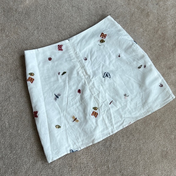 SOLD NWNT white linen blend butterfly mini skirt - Picture 4 of 6